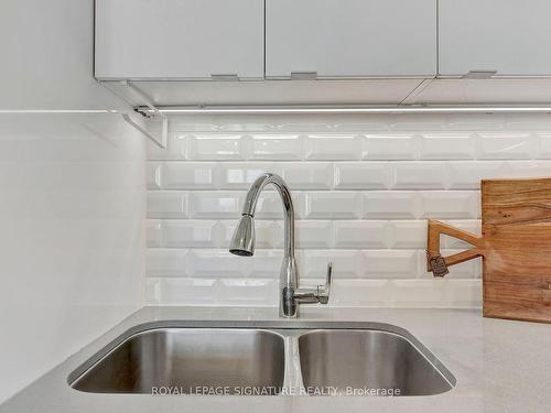 331-5230 Dundas St, Burlington, ON - Indoor Photo Showing Kitchen With Double Sink