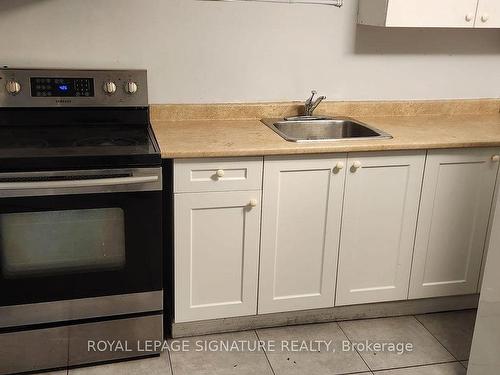 Lower-3443 Queenston Dr, Mississauga, ON - Indoor Photo Showing Kitchen