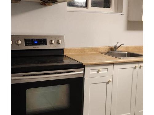 Lower-3443 Queenston Dr, Mississauga, ON - Indoor Photo Showing Kitchen