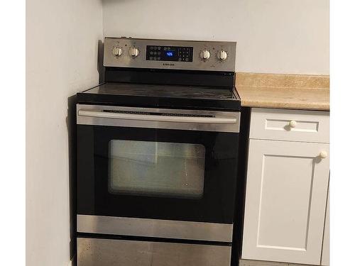 Lower-3443 Queenston Dr, Mississauga, ON - Indoor Photo Showing Kitchen