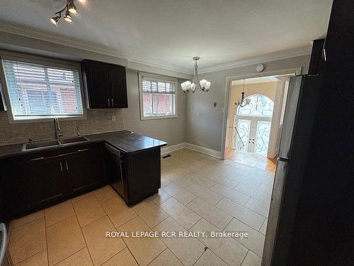 Upper-14 Skelton Blvd, Brampton, ON - Indoor Photo Showing Kitchen