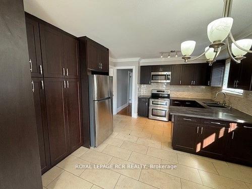 Upper-14 Skelton Blvd, Brampton, ON - Indoor Photo Showing Kitchen