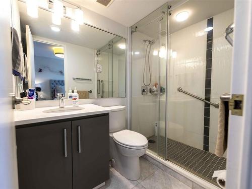 1309 405 Waverley Street, Thunder Bay, ON - Indoor Photo Showing Bathroom