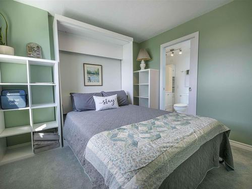 1309 405 Waverley Street, Thunder Bay, ON - Indoor Photo Showing Bedroom