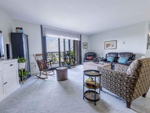 1309 405 Waverley Street, Thunder Bay, ON - Indoor Photo Showing Living Room