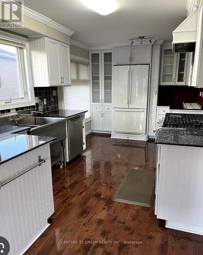 Upper - 50 Newgreen Crescent, Brampton, ON - Indoor Photo Showing Kitchen