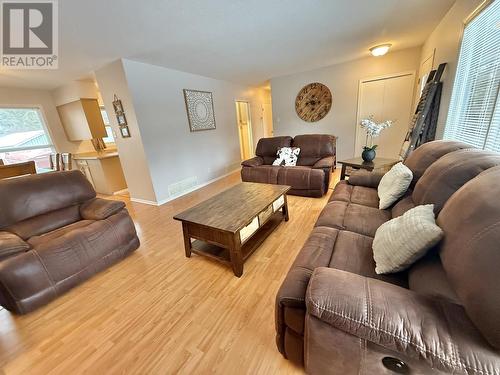 239 Lazzarin Street, Quesnel, BC - Indoor Photo Showing Living Room