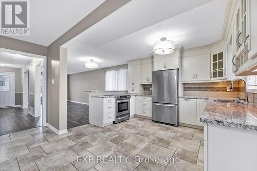 31 Brown Wood Drive, Barrie, ON - Indoor Photo Showing Kitchen