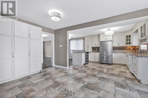 31 Brown Wood Drive, Barrie, ON - Indoor Photo Showing Kitchen