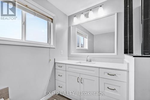 31 Brown Wood Drive, Barrie, ON - Indoor Photo Showing Bathroom