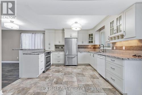 31 Brown Wood Drive, Barrie, ON - Indoor Photo Showing Kitchen