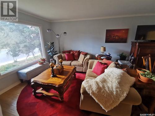 305 Ruth Street E, Saskatoon, SK - Indoor Photo Showing Living Room