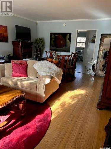 305 Ruth Street E, Saskatoon, SK - Indoor Photo Showing Living Room