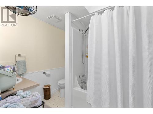 4 pce main bathroom - 1525 Westside Road S Unit# 54, Kelowna, BC 