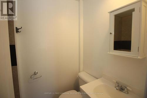 Upper - 12 Weston Street, London, ON - Indoor Photo Showing Bathroom