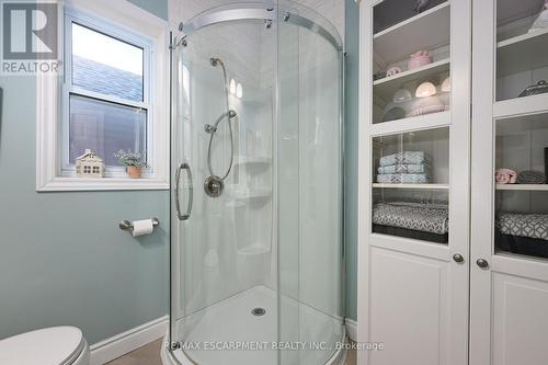 85 Barons Avenue S, Hamilton, ON - Indoor Photo Showing Bathroom