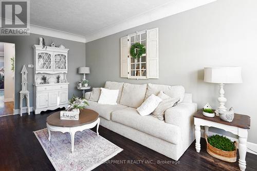 85 Barons Avenue S, Hamilton, ON - Indoor Photo Showing Living Room