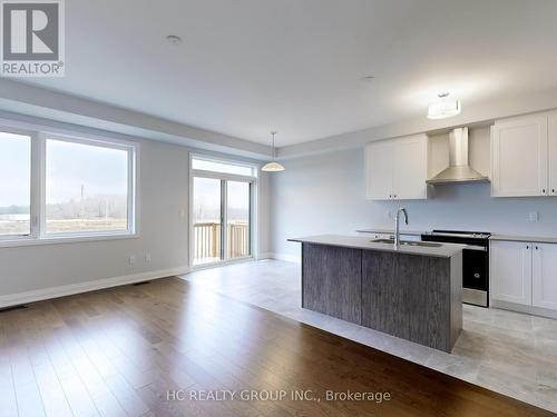 827 Smoothwater Ln Lane, Pickering, ON - Indoor Photo Showing Kitchen With Double Sink