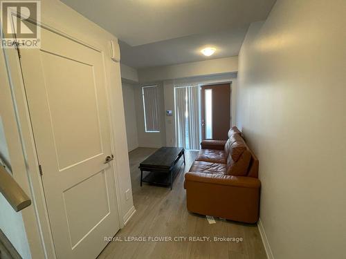 1040 Portage Pkwy Th58, Vaughan, ON - Indoor Photo Showing Other Room