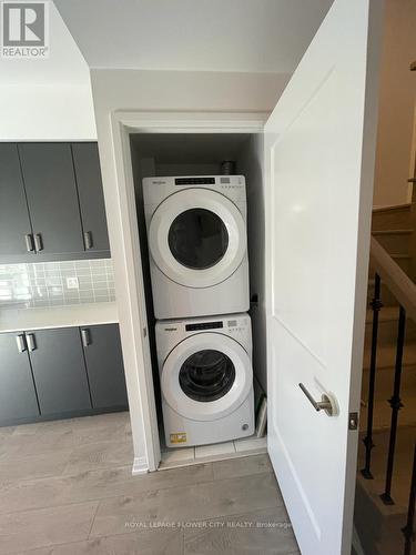 1040 Portage Pkwy Th58, Vaughan, ON - Indoor Photo Showing Laundry Room