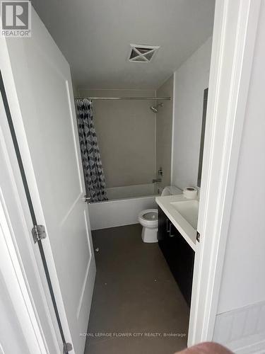 1040 Portage Pkwy Th58, Vaughan, ON - Indoor Photo Showing Bathroom