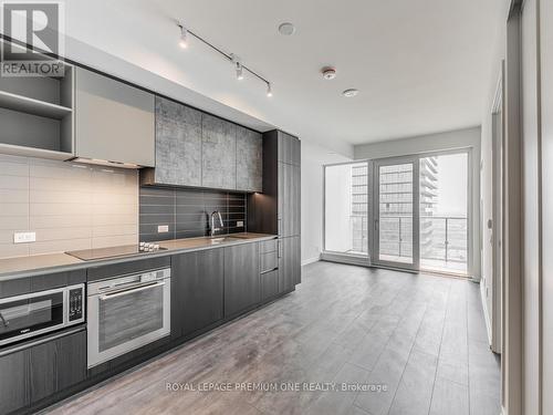 3105 - 7890 Jane Street, Vaughan, ON - Indoor Photo Showing Kitchen