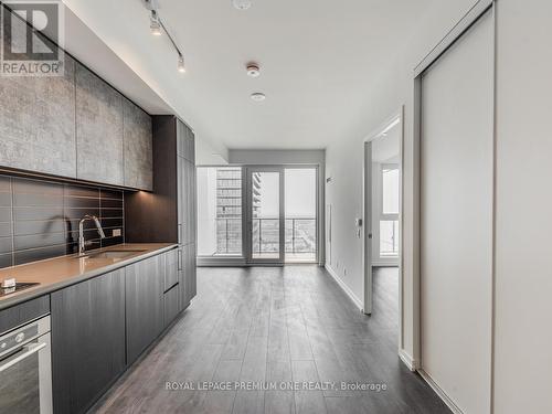 3105 - 7890 Jane Street, Vaughan, ON - Indoor Photo Showing Kitchen