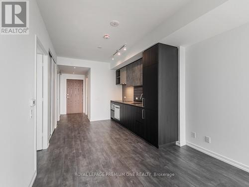 3105 - 7890 Jane Street, Vaughan, ON - Indoor Photo Showing Kitchen