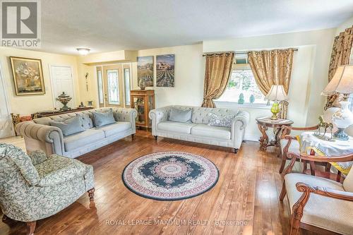 4372 Train Street, New Tecumseth, ON - Indoor Photo Showing Living Room