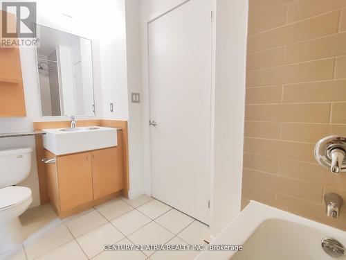 511 - 9 Spadina Avenue N, Toronto, ON - Indoor Photo Showing Bathroom