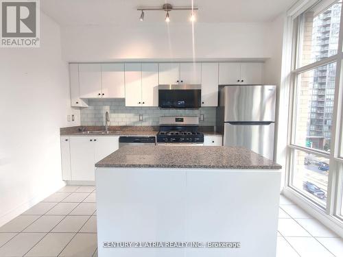 511 - 9 Spadina Avenue N, Toronto, ON - Indoor Photo Showing Kitchen