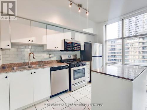 511 - 9 Spadina Avenue N, Toronto, ON - Indoor Photo Showing Kitchen With Double Sink