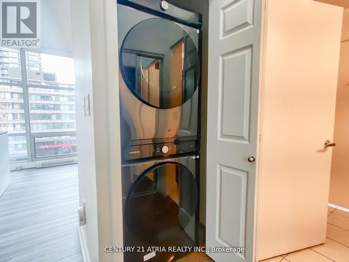 511 - 9 Spadina Avenue N, Toronto, ON - Indoor Photo Showing Laundry Room