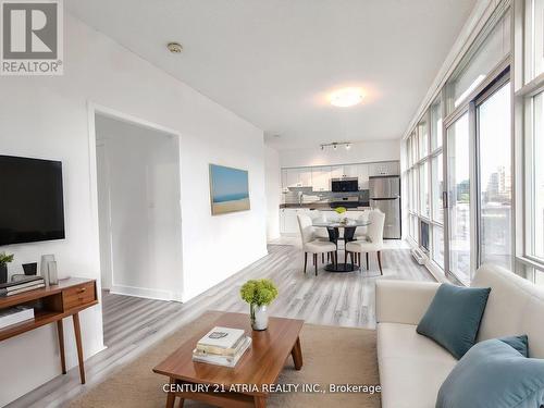 511 - 9 Spadina Avenue N, Toronto, ON - Indoor Photo Showing Living Room