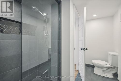 21 Holbrooke Avenue, Toronto, ON - Indoor Photo Showing Bathroom