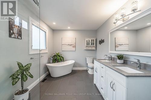 851 9Th Line, Innisfil, ON - Indoor Photo Showing Bathroom