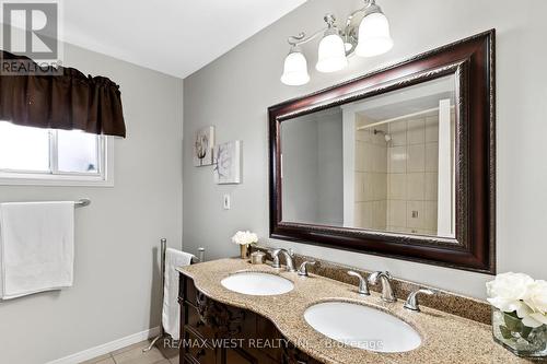 28 Hamilton Hall Drive, Markham, ON - Indoor Photo Showing Bathroom