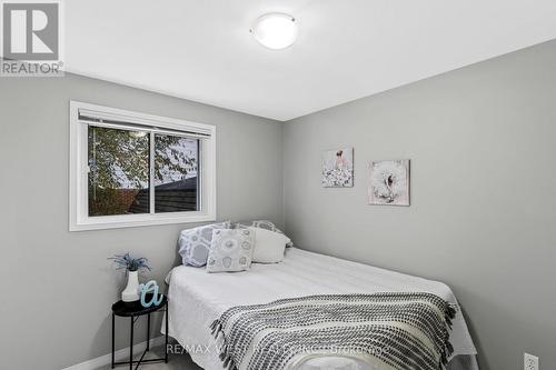 28 Hamilton Hall Drive, Markham, ON - Indoor Photo Showing Bedroom