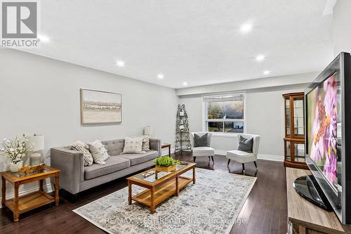 28 Hamilton Hall Drive, Markham, ON - Indoor Photo Showing Living Room