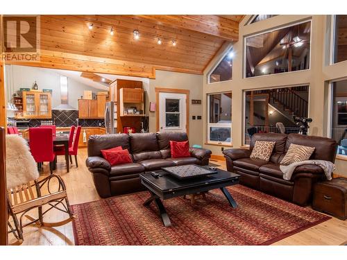 1850 Campbell Road, Golden, BC - Indoor Photo Showing Living Room