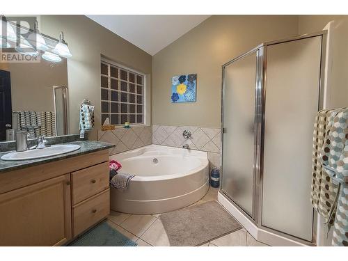 1850 Campbell Road, Golden, BC - Indoor Photo Showing Bathroom