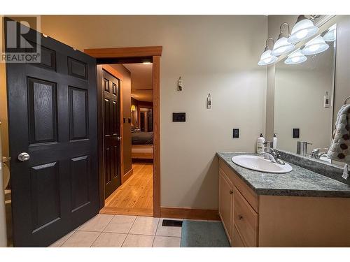 1850 Campbell Road, Golden, BC - Indoor Photo Showing Bathroom