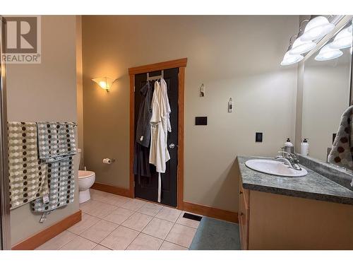 1850 Campbell Road, Golden, BC - Indoor Photo Showing Bathroom