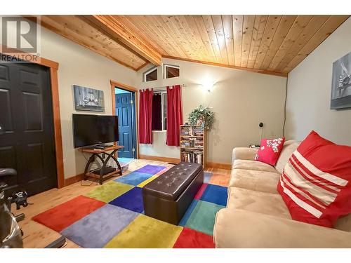 1850 Campbell Road, Golden, BC - Indoor