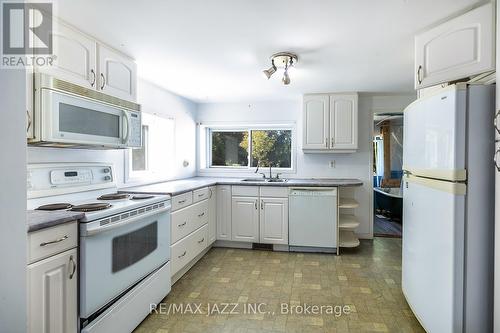 14340 Old Scugog Road, Scugog (Blackstock), ON - Indoor Photo Showing Kitchen With Double Sink