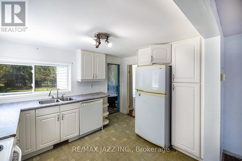 14340 Old Scugog Road, Scugog (Blackstock), ON - Indoor Photo Showing Kitchen With Double Sink