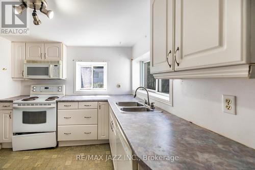 14340 Old Scugog Road, Scugog (Blackstock), ON - Indoor Photo Showing Kitchen With Double Sink