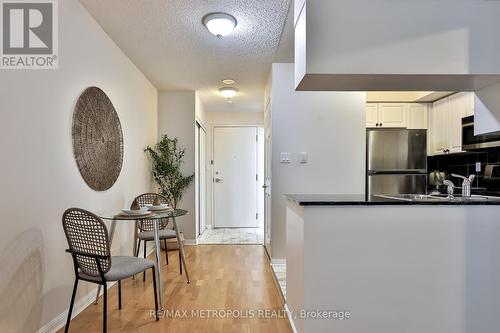 820 - 230 Queens Quay W, Toronto, ON - Indoor