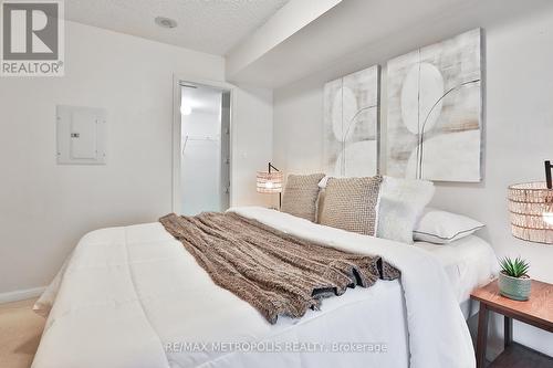 820 - 230 Queens Quay W, Toronto, ON - Indoor Photo Showing Bedroom