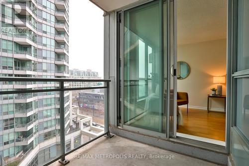 820 - 230 Queens Quay W, Toronto, ON - Outdoor With Balcony With Exterior